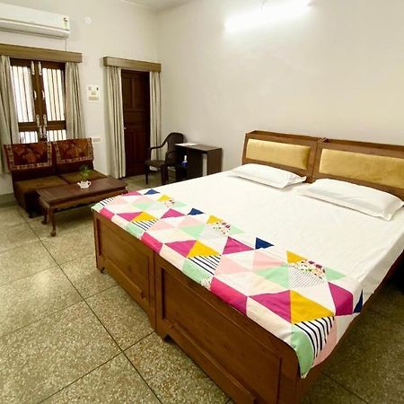 לינה וארוחת בוקר לקנאו Garden View Residency מראה חיצוני תמונה